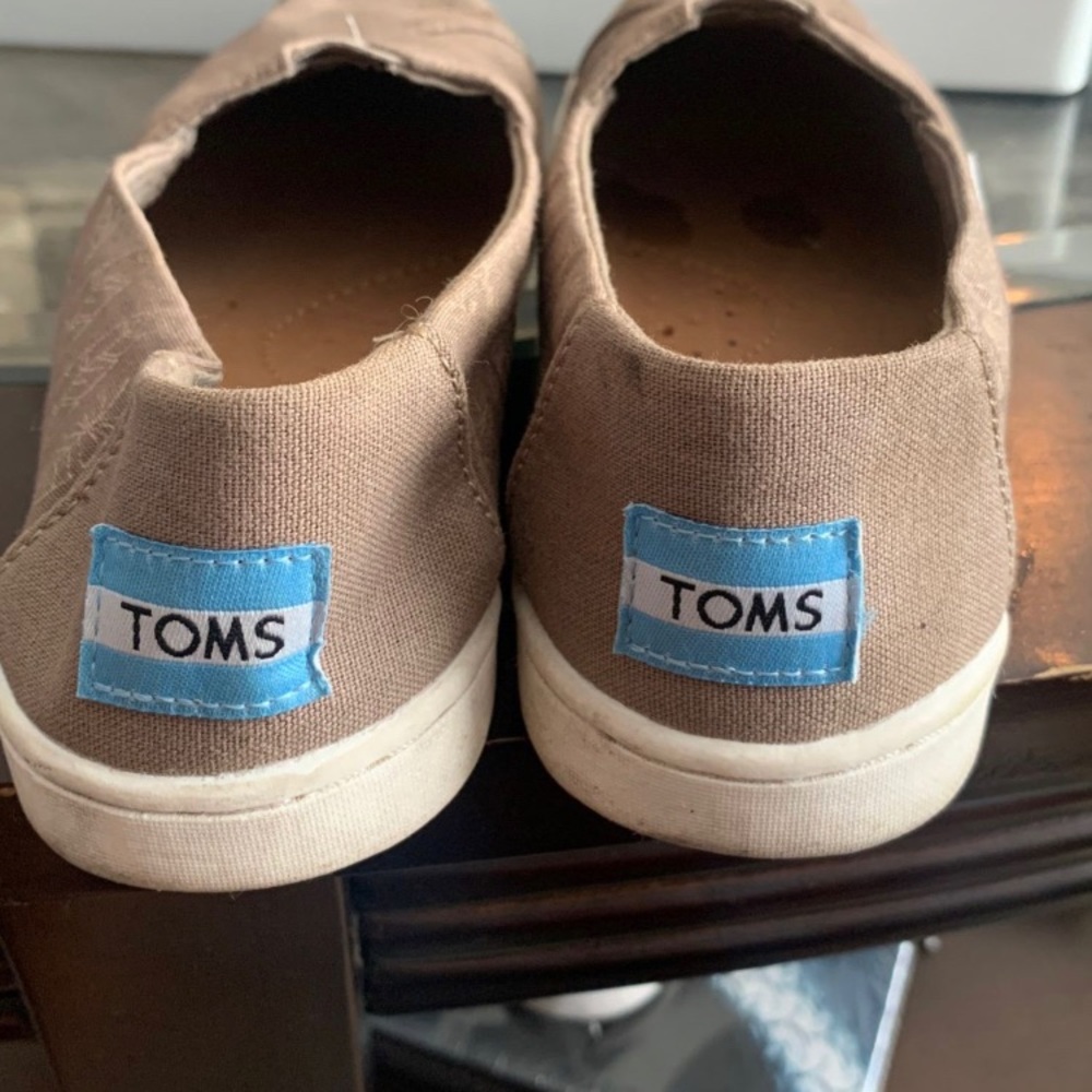 Girls toms